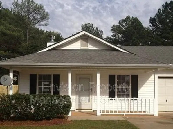 1393 N Hampton Dr, Hampton, GA 30228