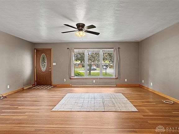 4th image of 10 Meadowlawn Dr