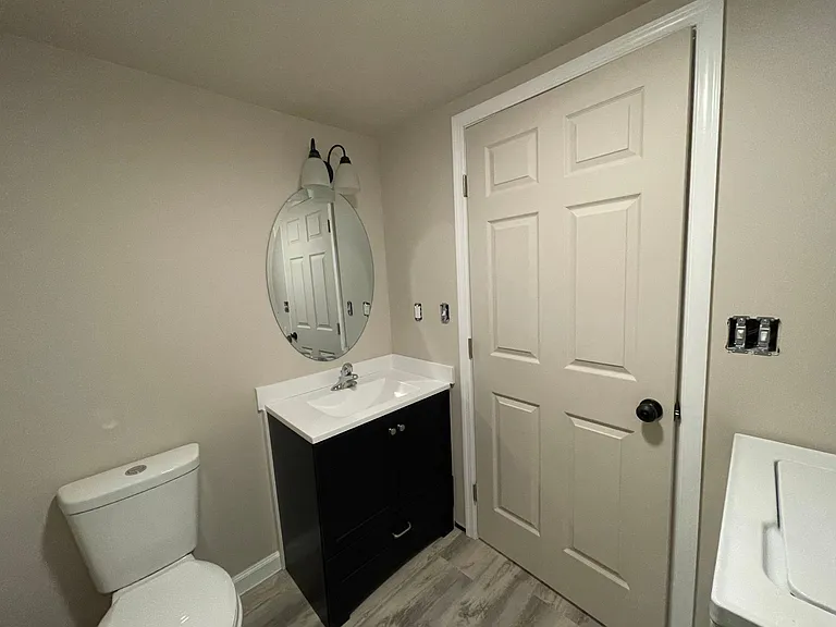 919 Railroad St — Photo 2