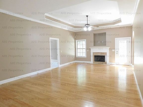 5th image of 634 Waterford Ln