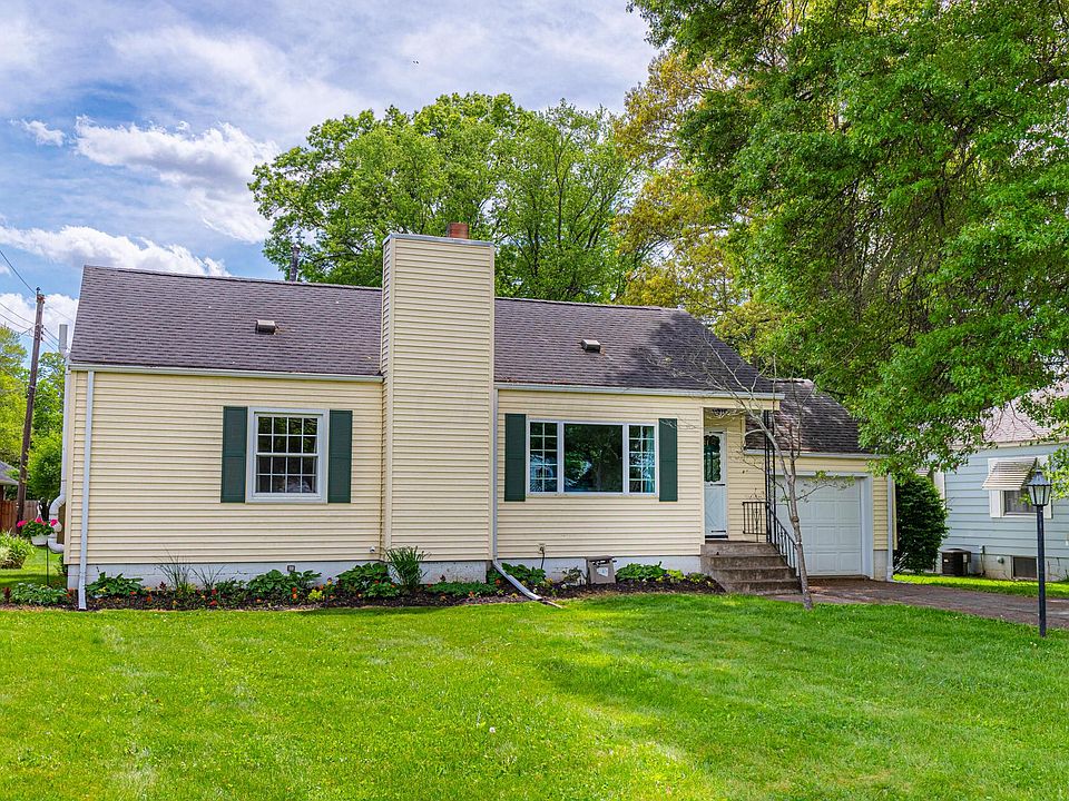 1st image of 202 Hillcrest Dr