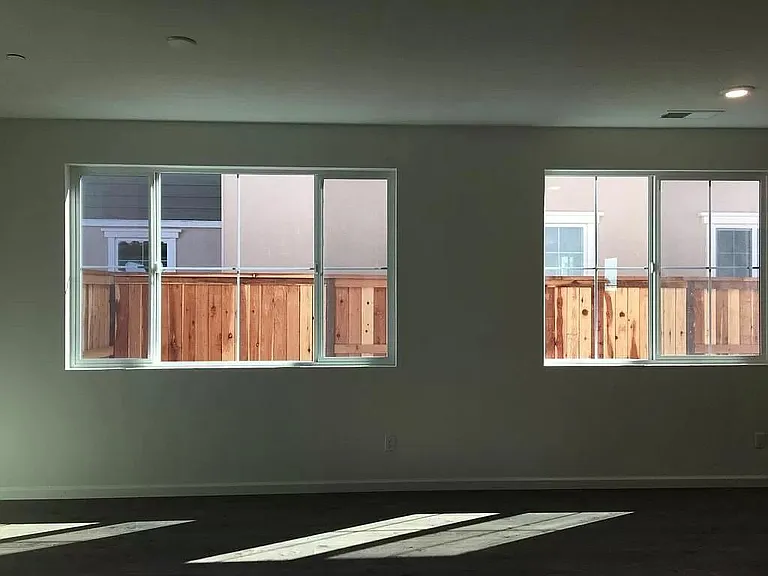 2522 Amelia Earhart Ave — Photo 3