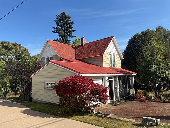 4th image of 115 E Crescent St