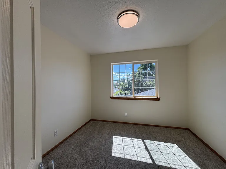610 Maple St #MAIN — Photo 31