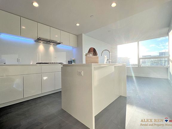 4th image of 5508 Hollybridge Way