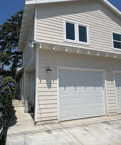 160 W Orange St — Photo 2