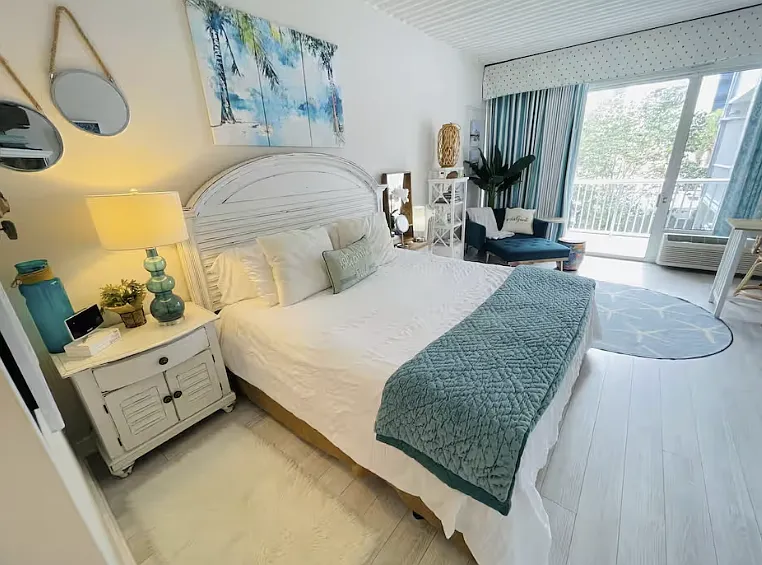 Studio, 550 sqft, $1,300 — Photo 2
