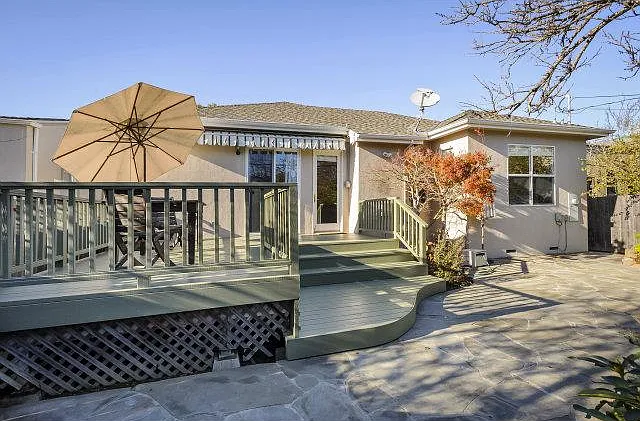 2113 Hillside Dr — Photo 3