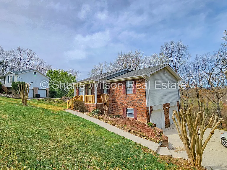 213 Ridgewood Cir — Photo 1
