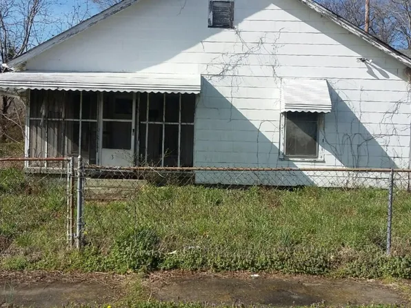 32 Peachtree St, Clinton, SC 29325