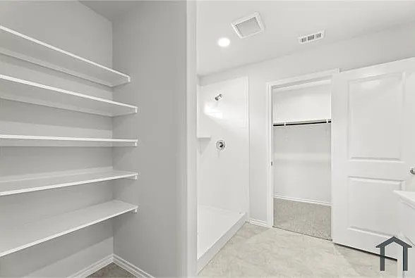 5 bed, 2010 sqft, $2,999 — Photo 4