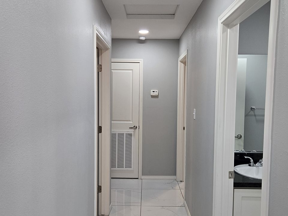 Hall into the bedrooms