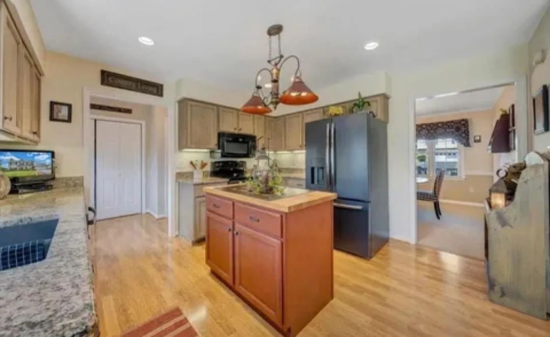 3 bed, 1904 sqft, $2,600 — Photo 4