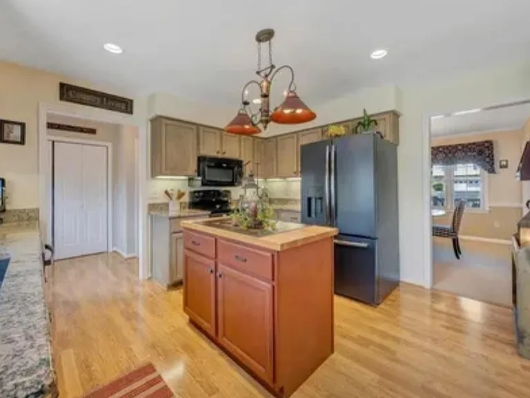 1816 Summerfield Dr — Photo 4