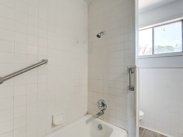 2525 63rd St — Photo 20