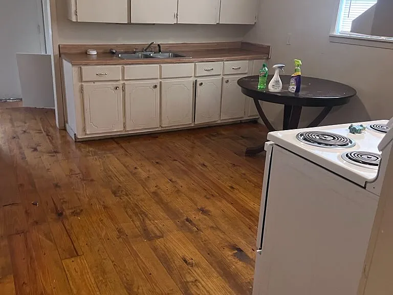 1323 Hankins St — Photo 3
