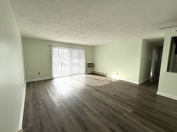 3rd image of 37 Fountain Ln APT 6
