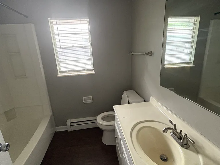 847 Riverside Dr — Photo 10