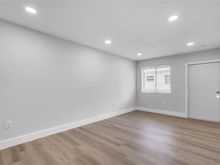 560 NE 63rd St #0 — Photo 17
