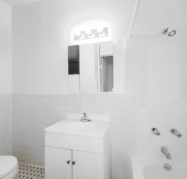 217 E 29th St #21 — Photo 4