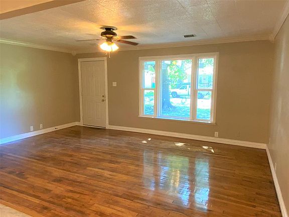 3rd image of 1114 Belmont St