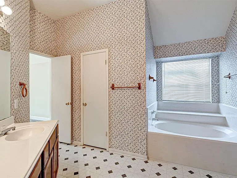 125 Barbetta Ct — Photo 41