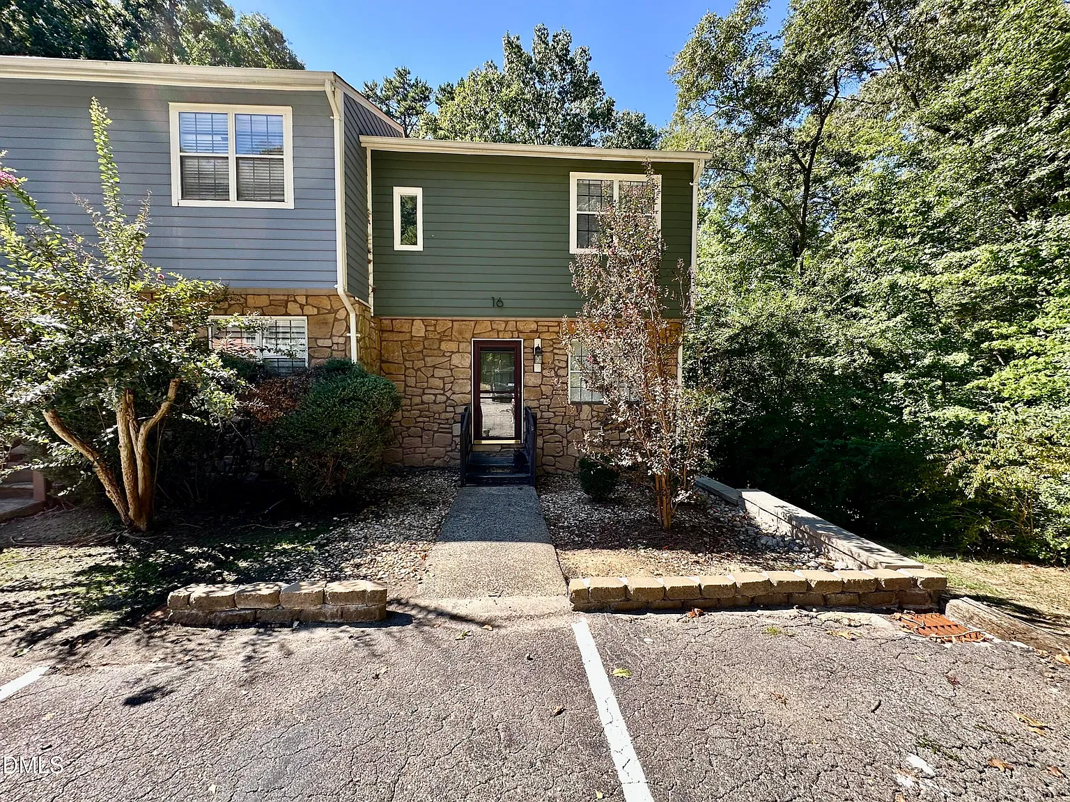 2 bed, 1.5 bath, 1015 sqft, $1,395 — Photo 1