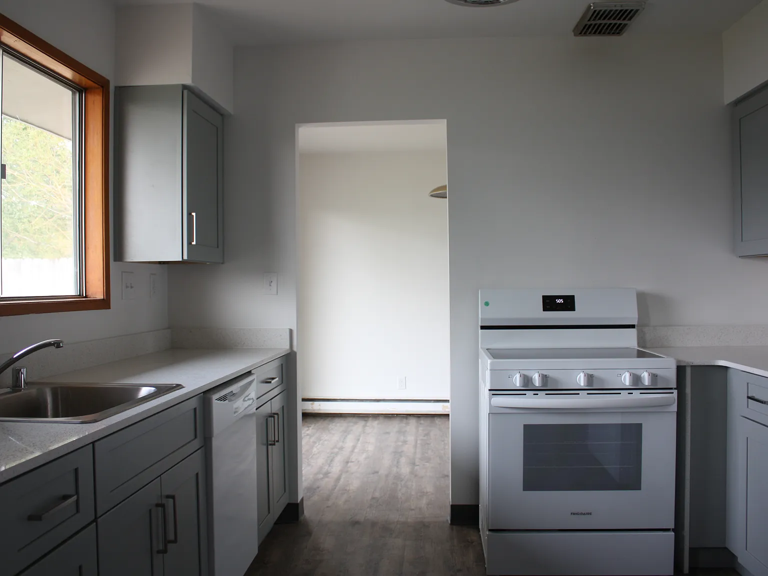 3 bed, 1100 sqft, $1,200 — Photo 2