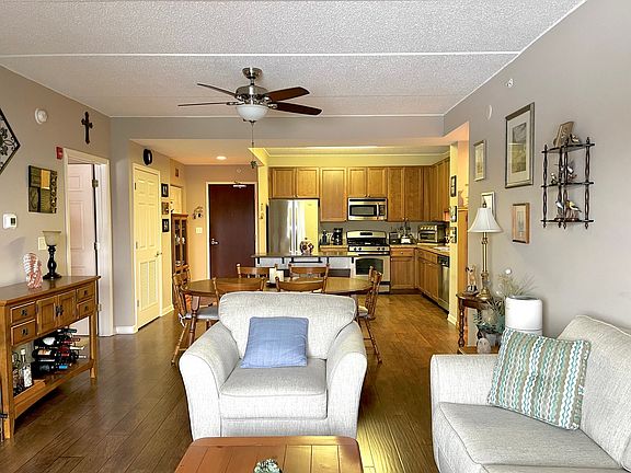 5th image of 125 Lakeview Dr Unit 403