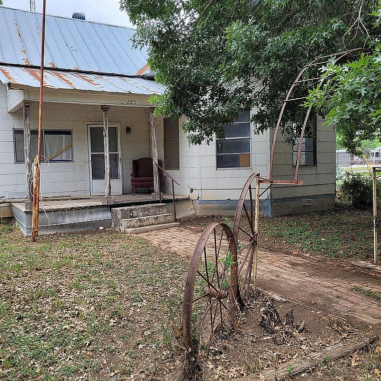 205 N Avenue J St, Knippa, TX 78870 Zillow