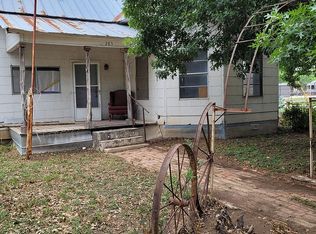 205 N Avenue J St, Knippa, TX 78870