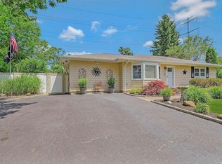 179 Prince Rd, Rocky Point, NY 11778