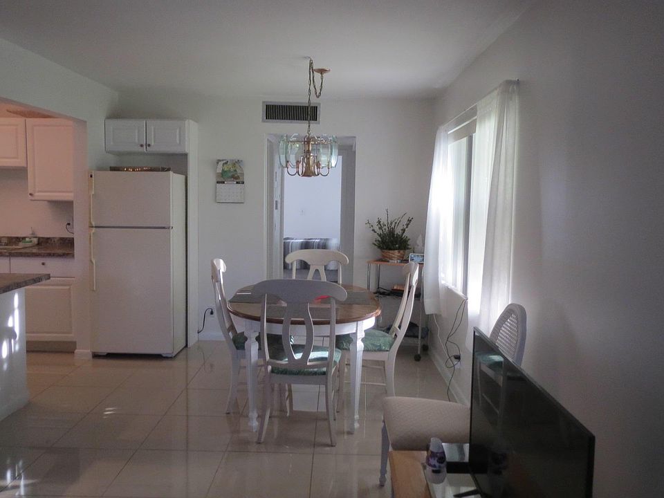 2nd image of 177 Coventry Pl #H