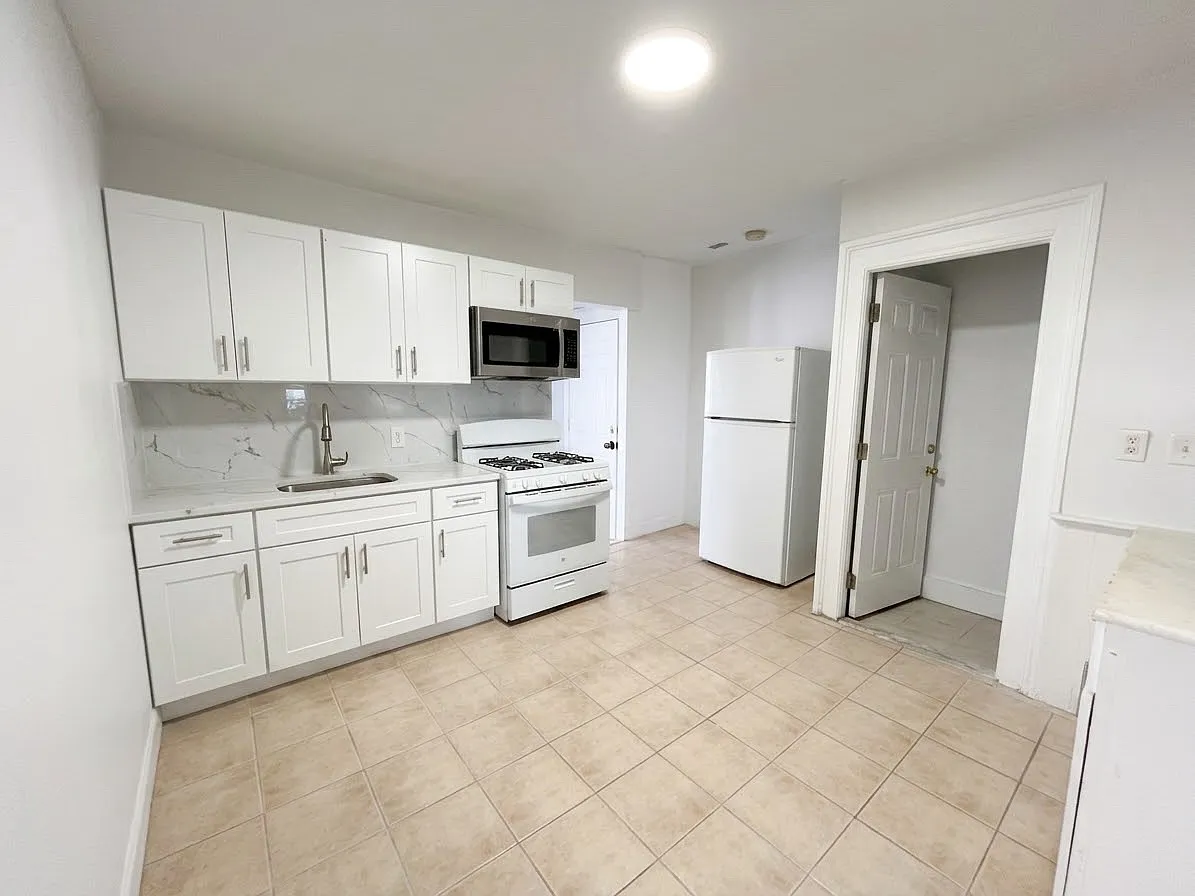 2 bed, 800 sqft, $1,800 — Photo 2
