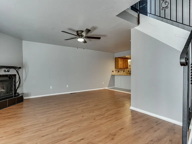 13813 Fairhill Ave — Photo 6
