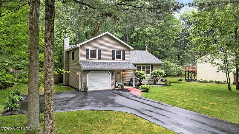 3rd image of 46 Wineberry Lane