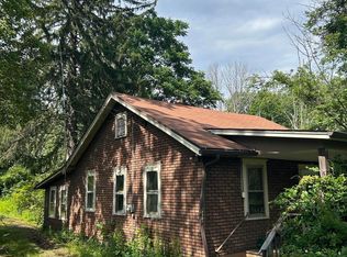 330 Baker Ln, Clarks Summit, PA 18411