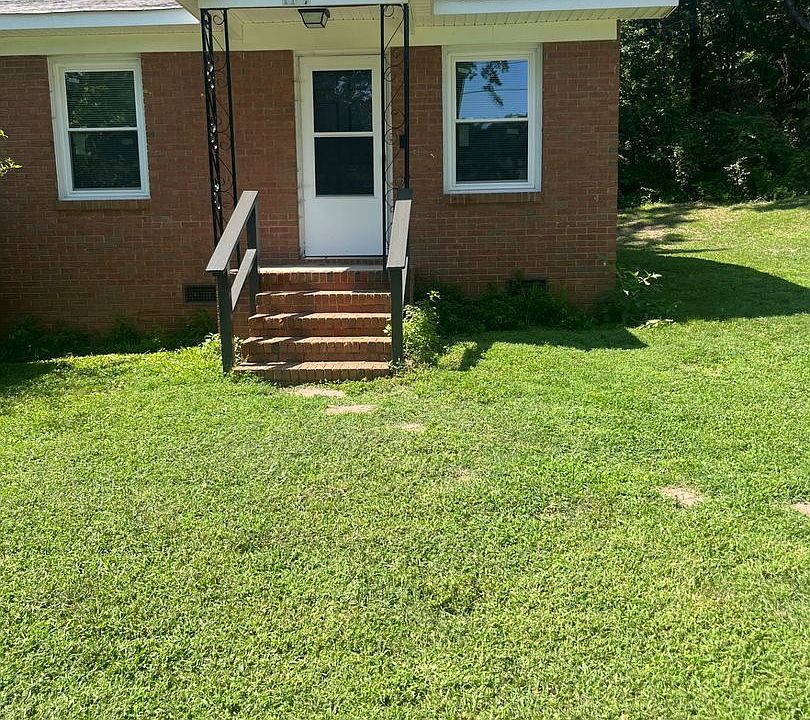 1st image of 1107 Oakwood Dr