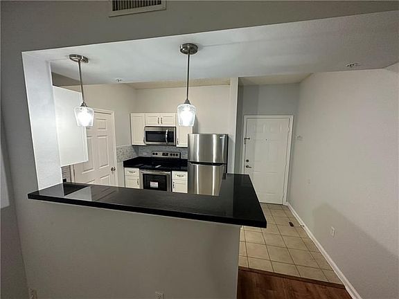 4th image of 533 NE 3rd Ave APT 145