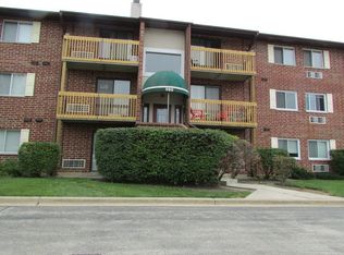 980 N Lakeside Dr #G-25, Vernon Hills, IL 60061