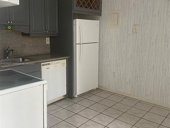 2nd image of 9460 Fontainebleau Blvd APT 326