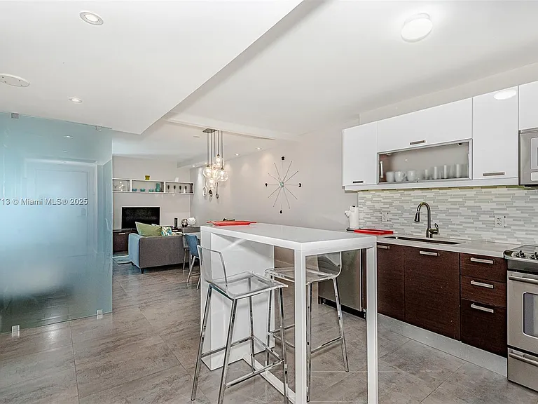 2301 Collins Ave #723 — Photo 1