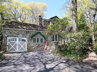 11 Craig Dr, Huntington Station, NY 11746
