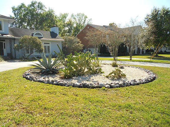 3rd image of 804 ALHAMBRA Drive S