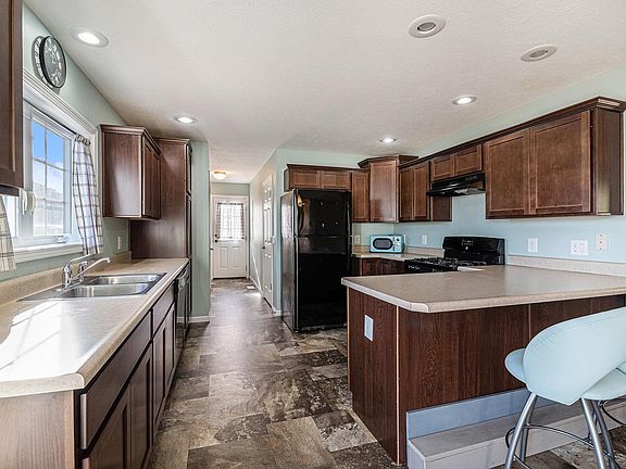 5th image of 855 Crestwood Ln