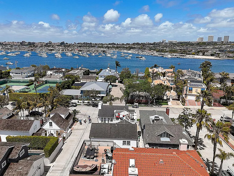 2025 E Balboa Blvd — Photo 4