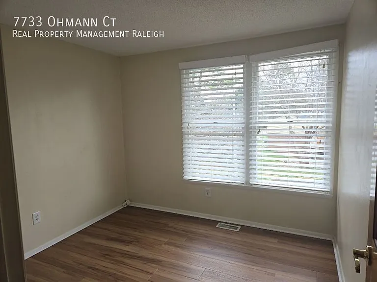7733 Ohmann Ct — Photo 10