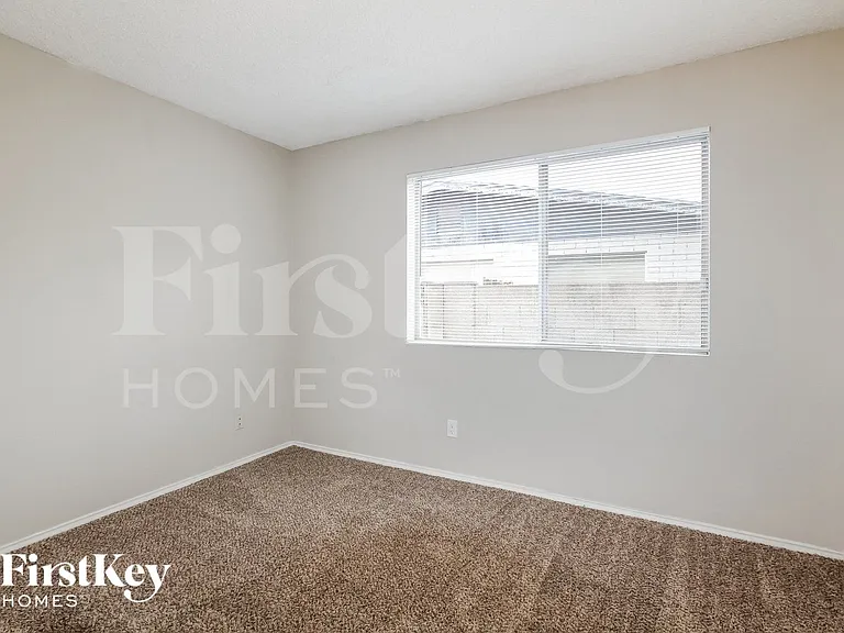 9047 N 48th Ave — Photo 12
