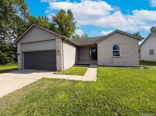 42724 N Walnut St, Clinton Township, MI 48036