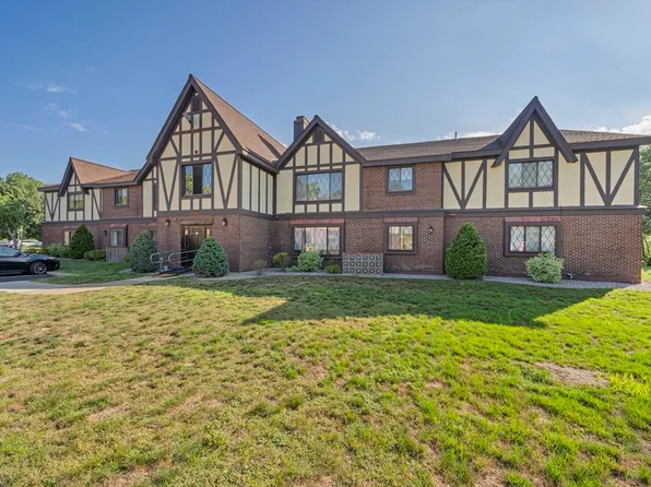 17 Royal Lake Dr APT 4, Braintree, MA 02184